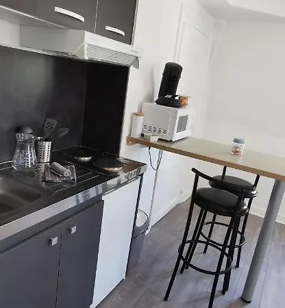 Studio De Charme Aux Pieds Du Chateau De Apartment